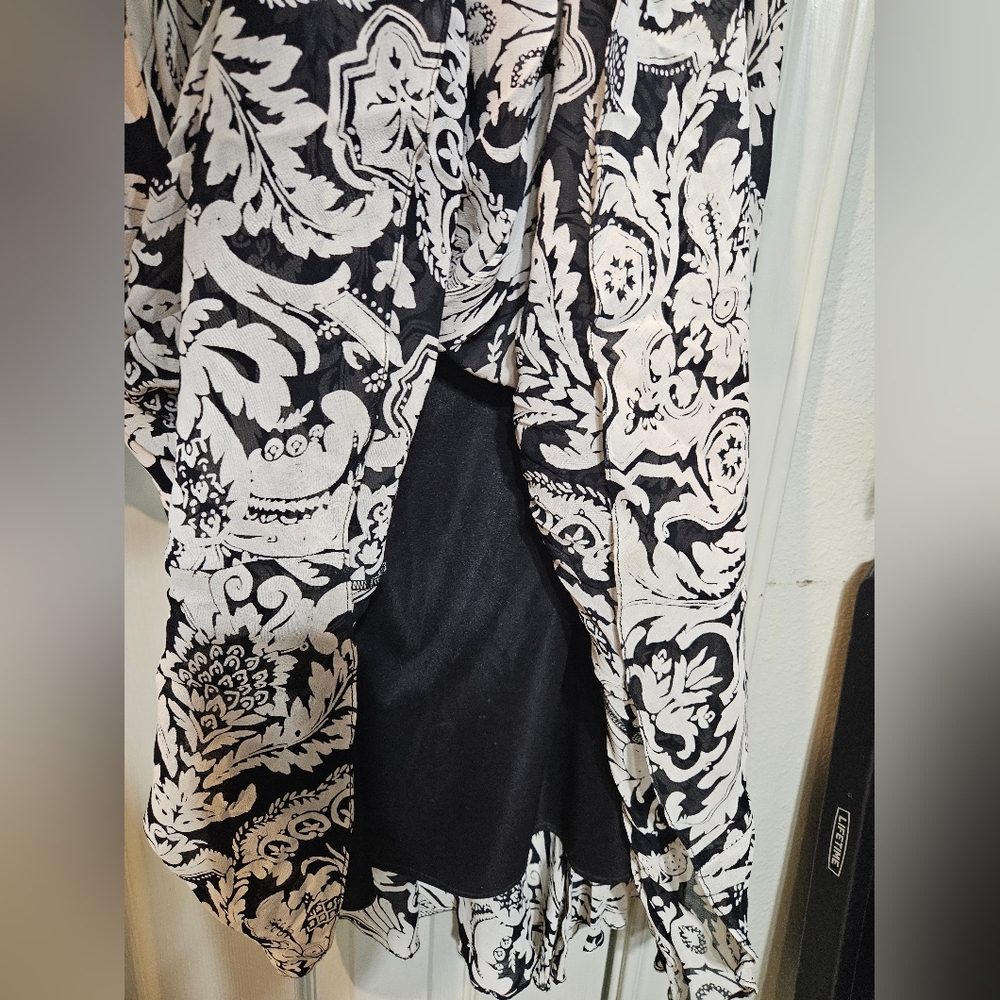 💥💥Reduced💥💥Temptations Black and Cream Skirt Set - Picture 5 of 6